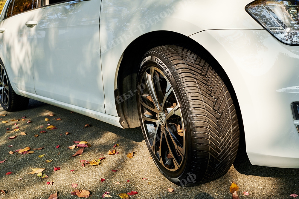 Покрышка на автомобиле 