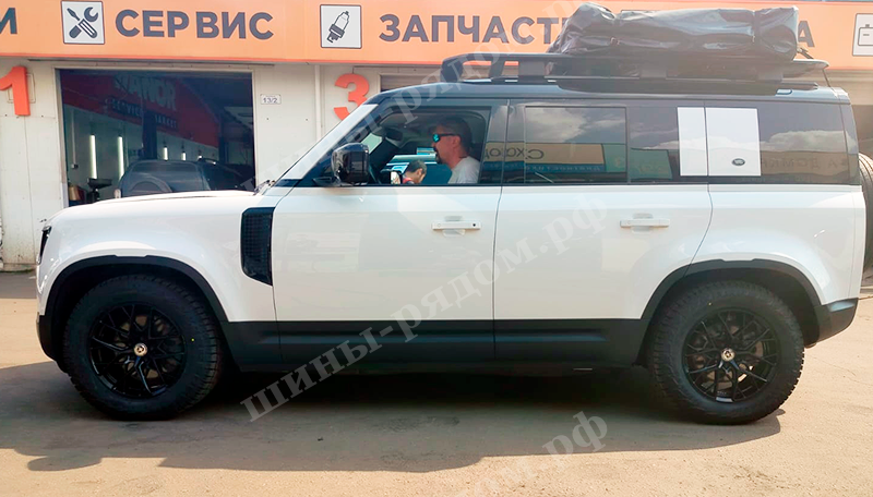 HMD 1295 + Land Rover Defender. 
