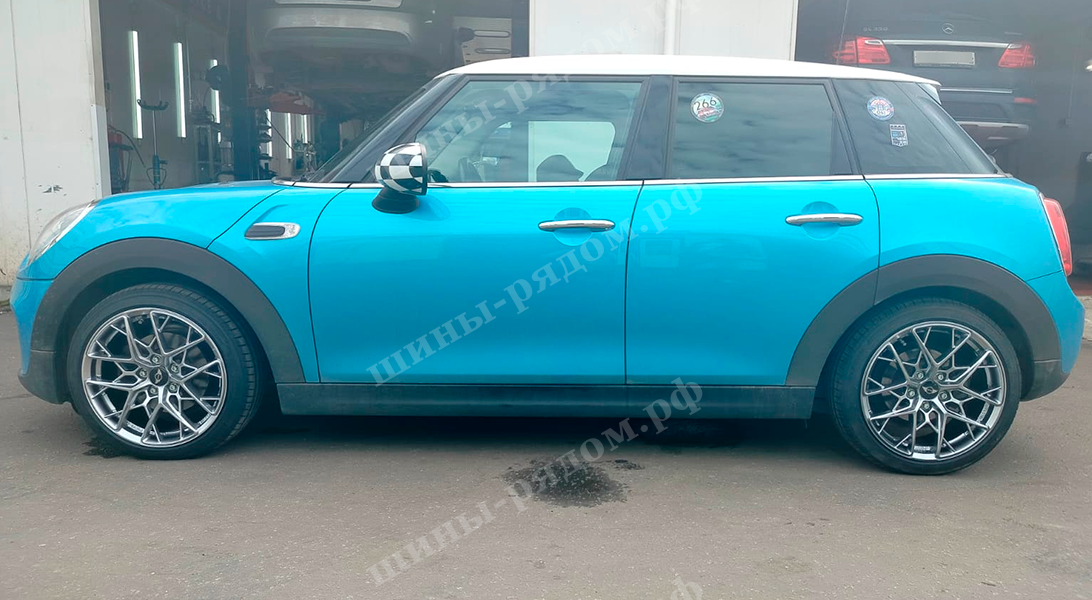 HMD 1295 + Mini Cooper. 