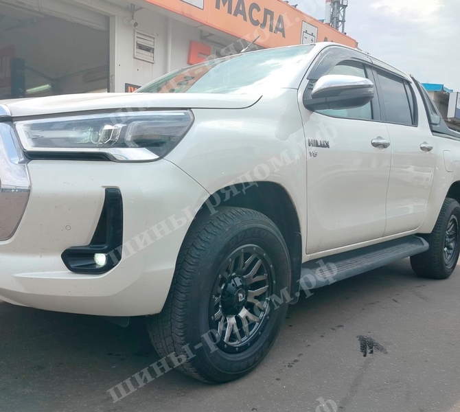 Powcan Y5369 + Toyota Hilux. 