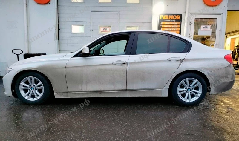  Ikon Tyres Autograph Ice 9 205/60R16 