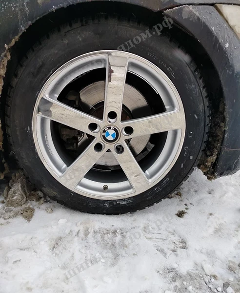  Ikon Tyres Character Ice 7 215/50R17 