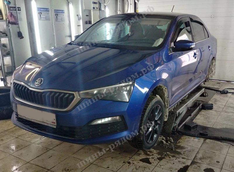  Ikon Tyres Character Ice 5 195/55R16 