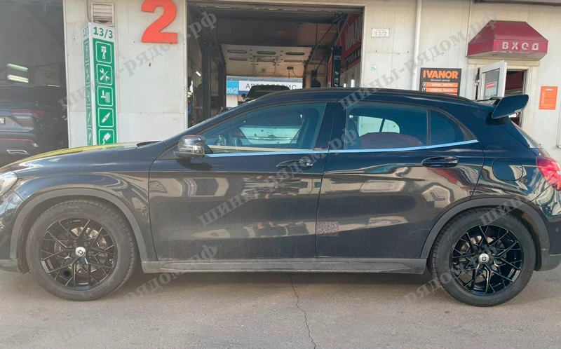  Ikon Tyres Character Ultra 235/50R18 