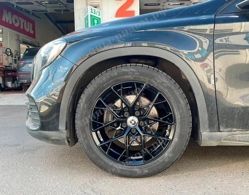  Ikon Tyres Character Ultra 235/50R18 