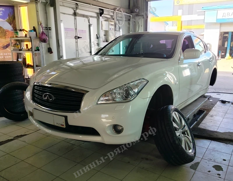 Ikon Tyres Autograph Ultra 2 245/50R18 