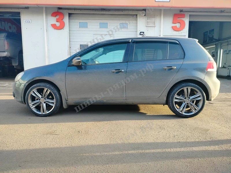  Ikon Tyres Character Ultra 225/40R18 