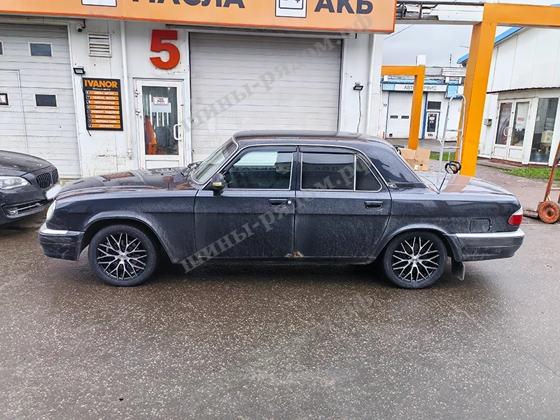  Ikon Tyres Character Ultra 215/50R17 