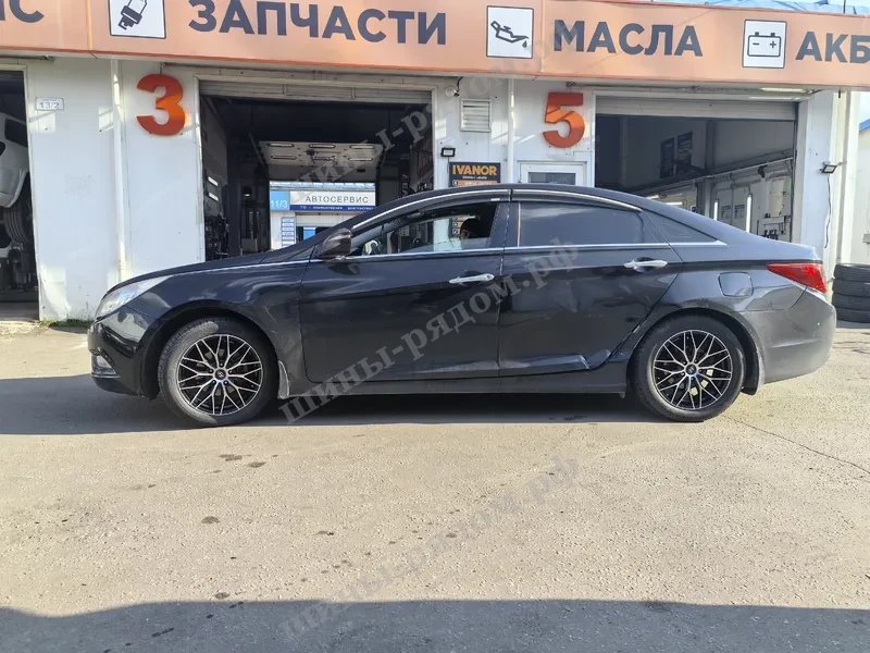  Ikon Tyres Character Ultra 215/55R17 